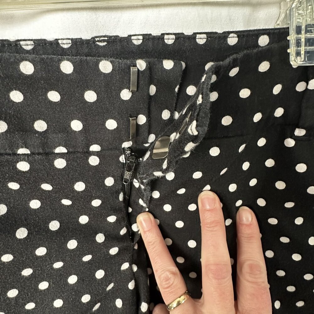 Black and White Polka Dot Dress Shorts Size 4 With Pockets - Picture 3 of 10